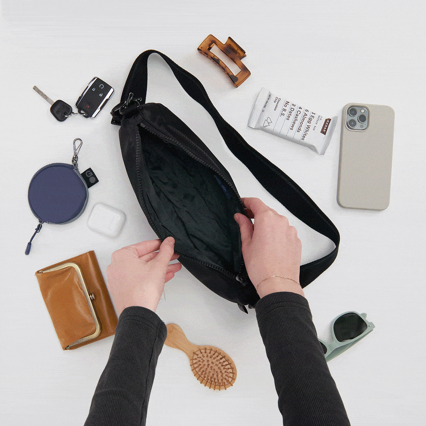 EVERY WEAR Crossbody in CaRefiber recycled nylon - Jet - Image 3