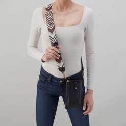 Alternative view of Cass Phone Crossbody in Pebbled Leather - Black