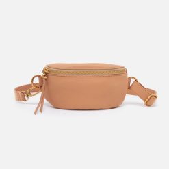 Fern Belt Bag In Pebbled Leather - Sandstorm